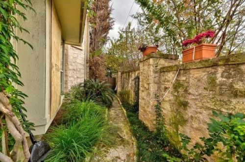3800 Bailey Ln, Austin TX  78756-3910 exterior