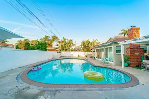 10231 Eglise Ave, Downey CA  90241-2920 exterior