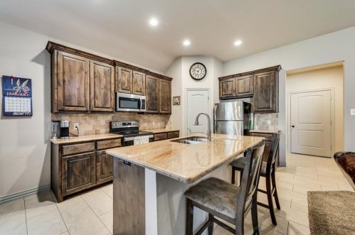 209 3 St, Valley View TX 76272-5403 exterior