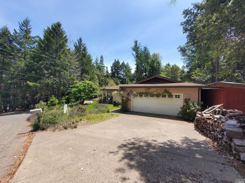 26796 Bear Dr, Willits, CA 95490-8444
