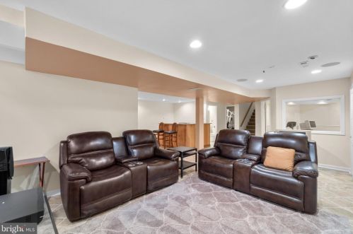 15025 Snowden Dr, Silver Spring MD 20905-5663 exterior