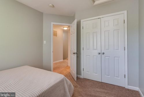 33 Holmes Dr, Charles Town WV 25414-4412 exterior