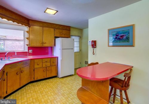 72 Village Dr, Lancaster PA  17601-3324 exterior