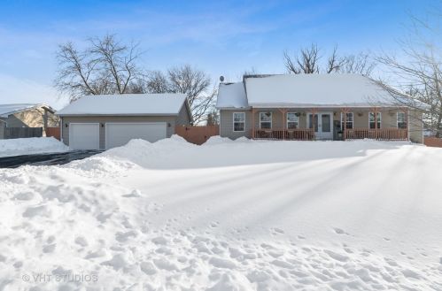 3439 Grove Ave, Gurnee, IL 60031-5458
