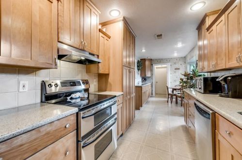 3001 Ridgedale Dr, Garland TX 75041-3326 exterior