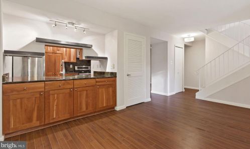 11028 Saffold Way, Herndon, VA 20190-3801