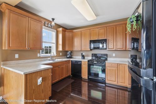 631 Ml Pond Way, Tinton Falls NJ 07724-2478 exterior