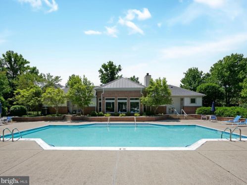 12001 Edgemere Cir, Herndon VA  20190-3256 exterior