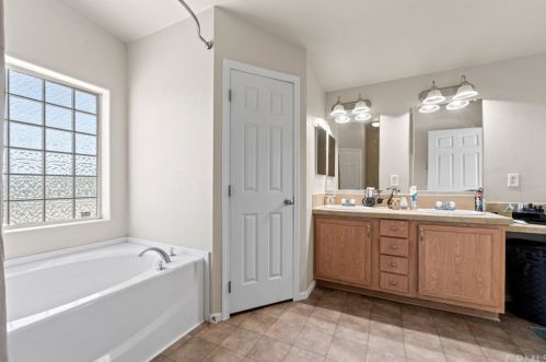 44560 90th St, Lancaster, CA 93535-8412