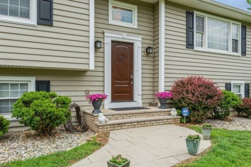537 Spring Valley Dr, Bridgewater, NJ 08807-1948