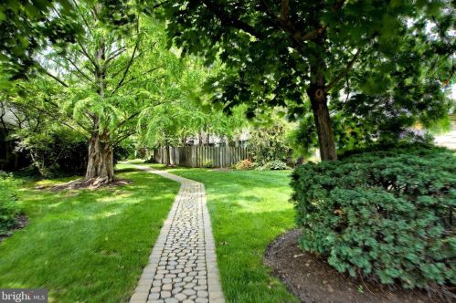 63 Woodmont Dr, Trenton NJ 08648-2119 exterior