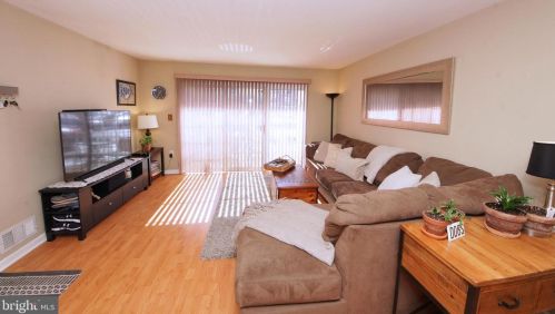 54 Cheverny Ct, Trenton NJ 08619-4718 exterior