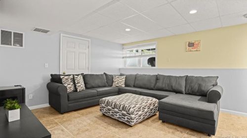 8 Cedar Crest Pl, Norwalk CT  06854-1402 exterior