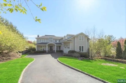 256 Parsells Ln, Closter, NJ 07624-2916