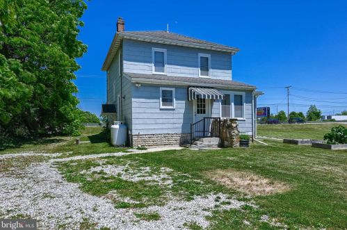 1504 Carlisle Pike, Hanover PA 17331-8820 exterior