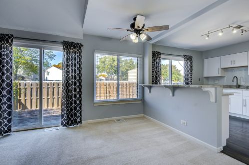 552 Alton Ct, Carol Stream IL  60188-9212 exterior