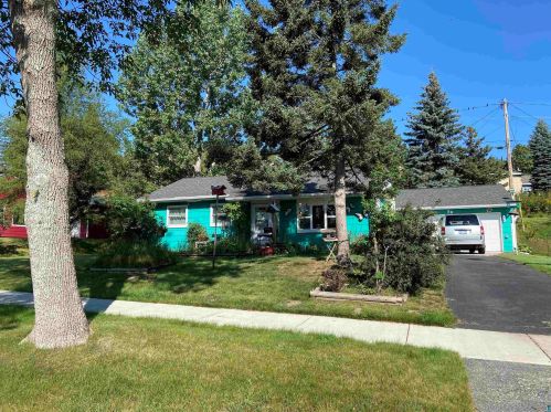 58 Banks Blvd, Silver Bay, MN 55614-1338