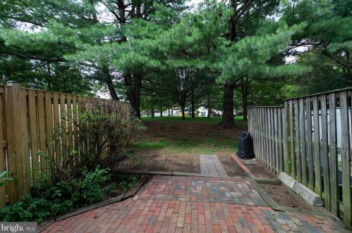 1627 Purple Sage Dr, Herndon VA  20194-5619 exterior