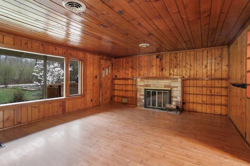 9003 Hillcrest Ln, Palos Park, IL 60464-1143