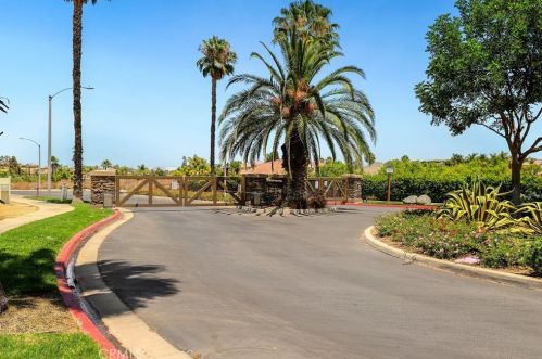 12595 Orangeblossom Ln, Riverside CA  92503-7058 exterior