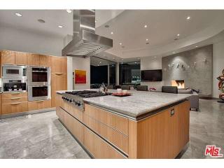 9305 Nightingale Dr, Los Angeles CA  90069-1119 exterior