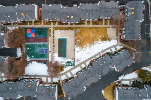 8272 Williamsburg Park Cir, Sandy UT 84070-0517 exterior