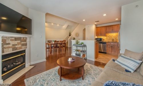 269 Winthrop Dr, Kinnelon, NJ 07405-3234