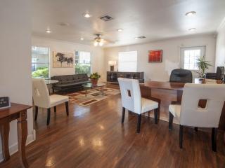 1565 Business Ih 35, New Braunfels TX  78130-3262 exterior