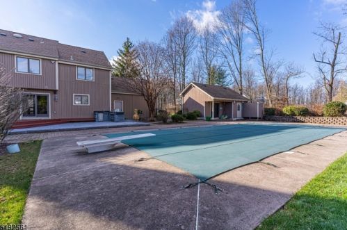 4 Theodore Dr, Dover NJ  07869-1913 exterior