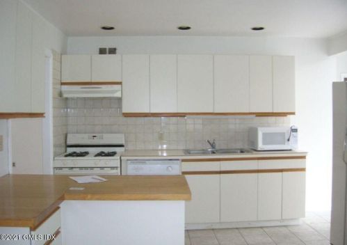 36 Morningside Dr, Greenwich CT  06830-6743 exterior