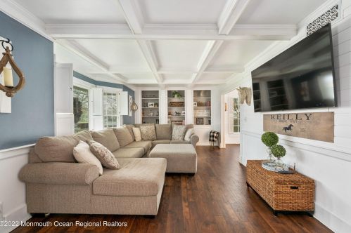 124 Brandon Rd, Lakehurst, NJ 08759-6243