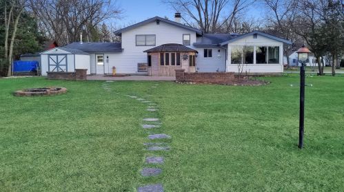 1104 Bayview Rd, Barrington Hills, IL 60021