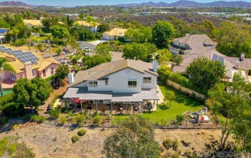 1597 Parkview Dr, Vista CA  92081-8750 exterior