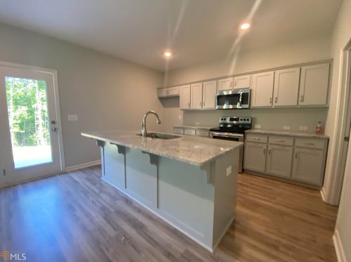 84 Richmond Dr, Lagrange, GA 30240-7645