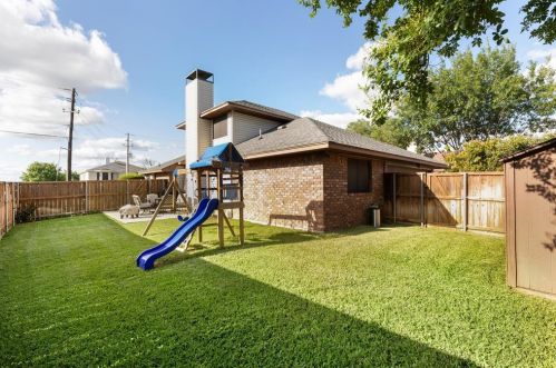 2060 Arbor Creek Dr, Carrollton TX 75010-5069 exterior