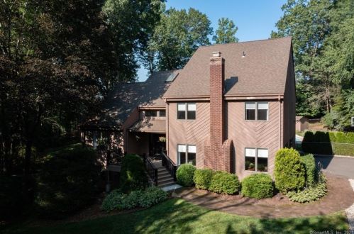 31 Erica Ct, Southington, CT 06489-2036