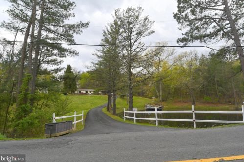340 Highland Ridge Rd, Berkeley Springs WV  25411-3898 exterior