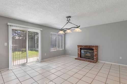 810 Elm St, Tehachapi, CA 93561-2112