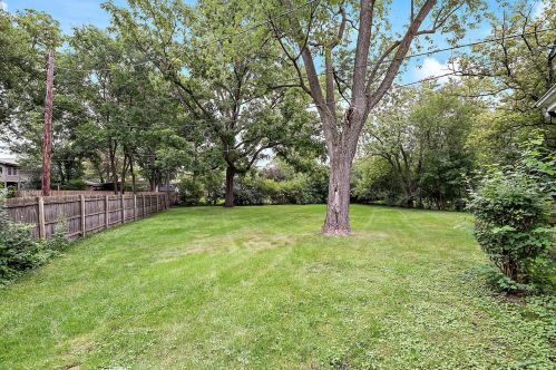 241 Coe Rd, Willowbrook IL  60514-1006 exterior