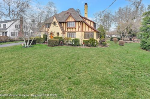 27 Brinckerhoff Ave, East Freehold, NJ 07728-2004