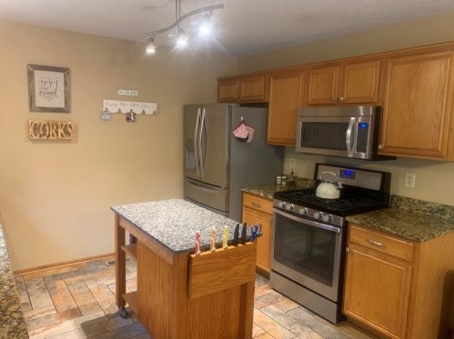 4409 Allendale Ave, Rockford, IL 61109-6714