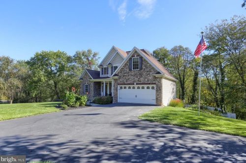 101 Shatto Dr, Carlisle PA  17013-2120 exterior