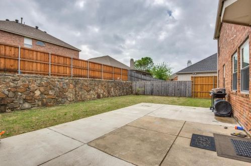 9720 Kingsmill Dr, Plano TX  75025-5414 exterior