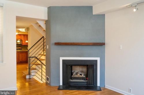 410 Lombard St, Philadelphia PA  19147-1517 exterior