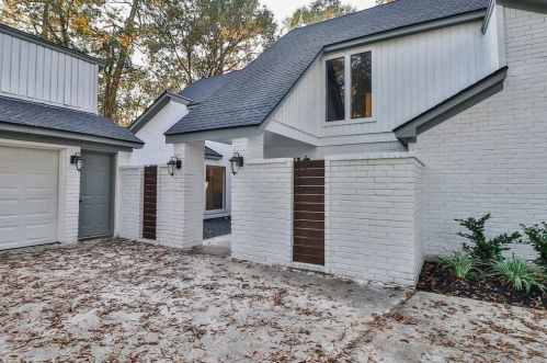 742 Stonewall Jackson Dr, Conroe, TX 77302-3098