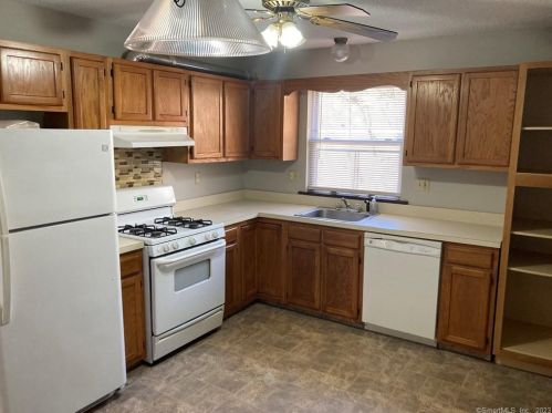 10 Monaco Cir, Derby CT  06418-2067 exterior