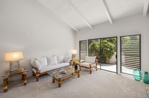 1213 Kaeleku St, Honolulu HI  96825-3005 exterior
