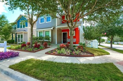 223 Cleveland, Uhland TX  78640-5897 exterior