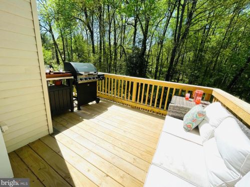 6100 Heron Pond Ct, Springfield VA  22015-3738 exterior