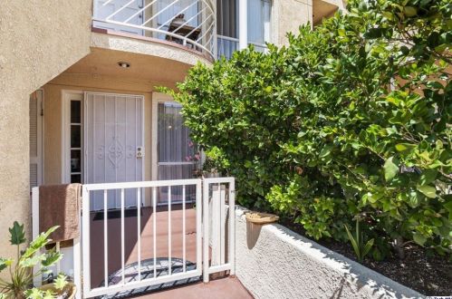 108 Maple St, Glendale CA  91205-0021 exterior